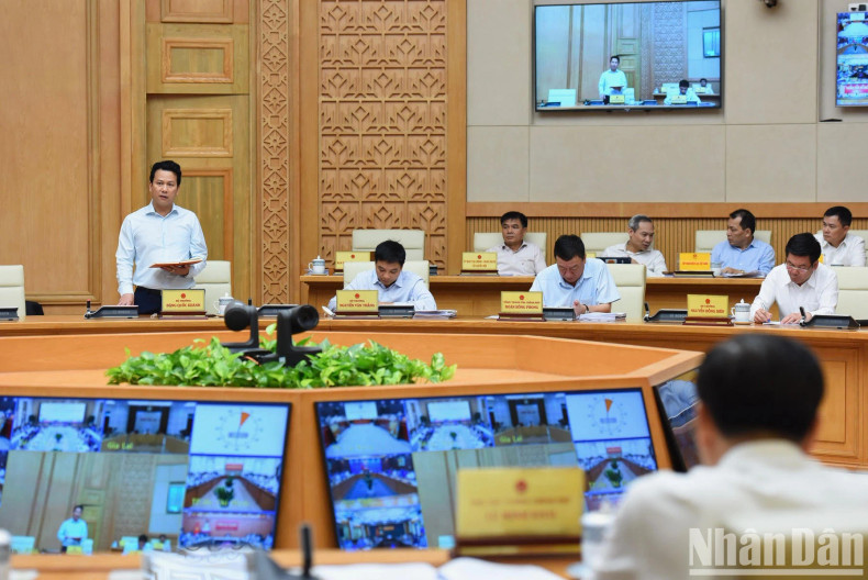 Minister of Natural Resources and Environment Dang Quoc Khanh speaks at the meeting. Minister of Natural Resources and Environment Dang Quoc Khanh speaks at the meeting.