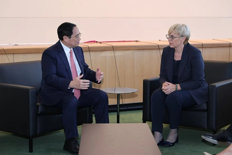 PM Pham Minh Chinh (L) talks with Slovenian President Natasa Pirc Musar. (Photo: Nhat Bac) PM Pham Minh Chinh (L) talks with Slovenian President Natasa Pirc Musar. (Photo: Nhat Bac)