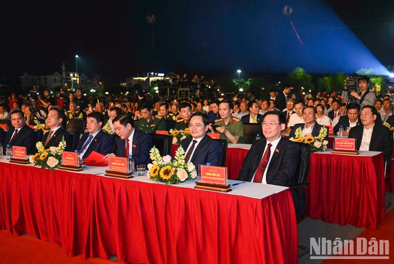 NA leader Vuong Dinh Hue, along with other delegates and leaders of Bac Ninh Province, attends the ceremony. NA leader Vuong Dinh Hue, along with other delegates and leaders of Bac Ninh Province, attends the ceremony.