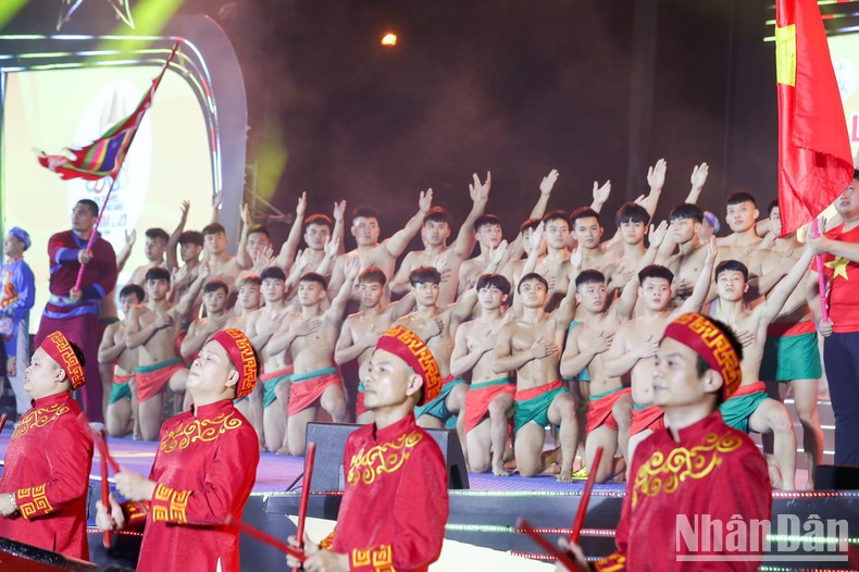 The performances evoke the excitement towards the 32nd SEA Games. The performances evoke the excitement towards the 32nd SEA Games.