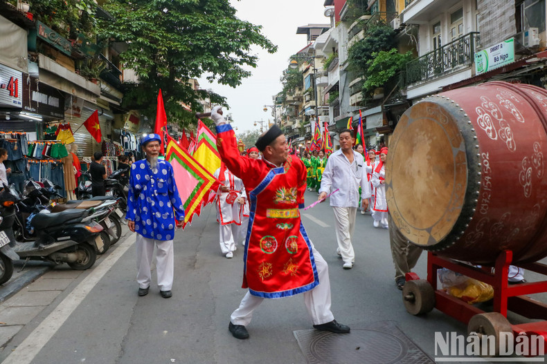Hanoi’s Old Quarter streets are full of throbbing drums and colourful flags and flowers, creating a vibrant and bustling atmosphere. Hanoi’s Old Quarter streets are full of throbbing drums and colourful flags and flowers, creating a vibrant and bustling atmosphere.