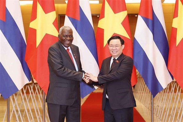 NA Chairman Vuong Dinh Hue (R) and President of the National Assembly of People's Power of Cuba Esteban Lazo Hernandez. (Photo: VNA) NA Chairman Vuong Dinh Hue (R) and President of the National Assembly of People's Power of Cuba Esteban Lazo Hernandez. (Photo: VNA)