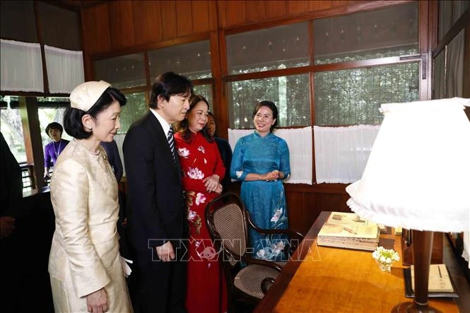 President Vo Thi Anh Xuan and the royal couple visit the President Ho Chi Minh relic site (Photo: VNA) President Vo Thi Anh Xuan and the royal couple visit the President Ho Chi Minh relic site (Photo: VNA)