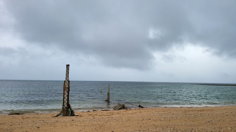 The water column at the Bach Long Vy meteorological station The water column at the Bach Long Vy meteorological station