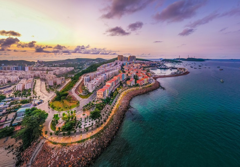 Sunset Town in the south of Phu Quoc City has been becoming an emerging destination to attract tourists. Sunset Town in the south of Phu Quoc City has been becoming an emerging destination to attract tourists.