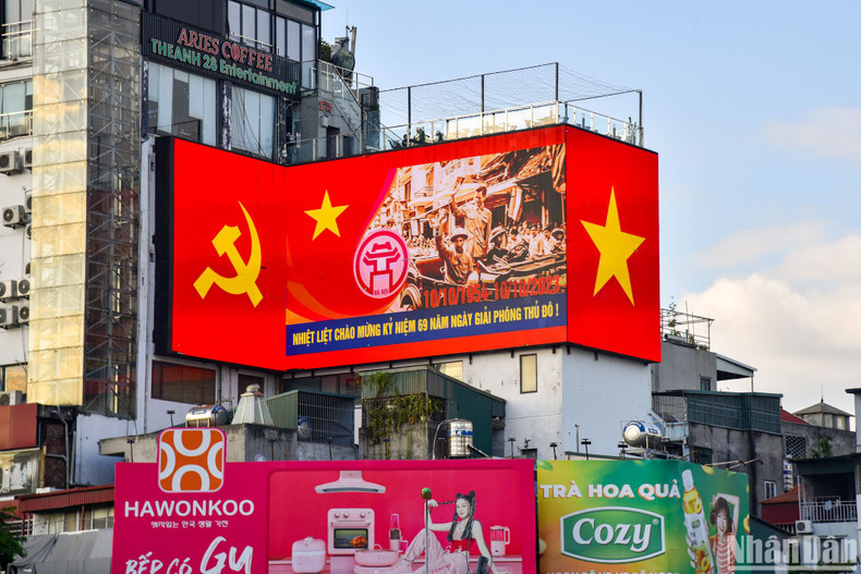 The advertising LED screen also gives way to a poster with the red national flag with a yellow star in the centre, reminding that the important day for the capital’s citizens is approaching.