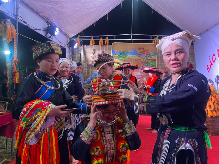 The cultural features of ethnic minority groups in Bac Kan Province are introduced during the week. (Photo: hanoimoi.com.vn)