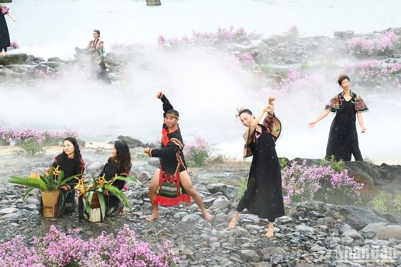 Traditional brocades express the strength of ethnic minorities amid the majestic Central Highlands mountains.