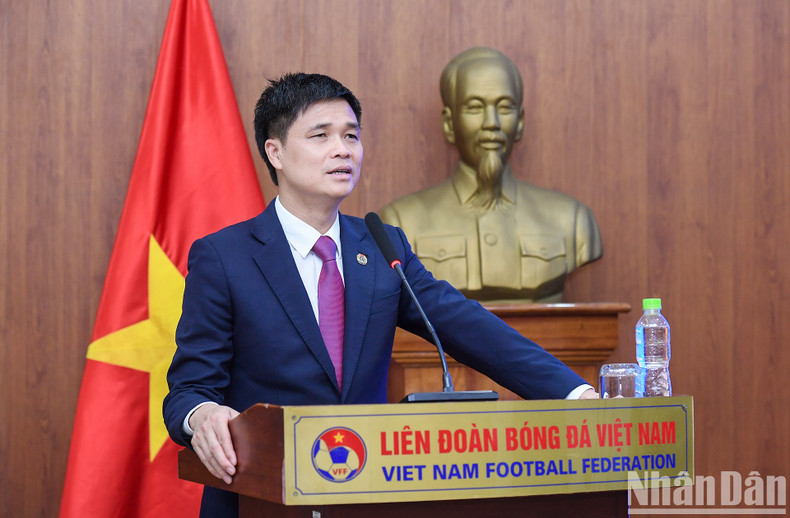 Vice President of the Vietnam General Confederation of Labour (VGCL) and President of the Vietnam Public Sector Union Ngo Duy Hieu expresses his pleasure and pride in the achievements of the Vietnamese Sports Delegation, especially the Vietnamese women's football team and athlete Nguyen Thi Oanh. Vice President of the Vietnam General Confederation of Labour (VGCL) and President of the Vietnam Public Sector Union Ngo Duy Hieu expresses his pleasure and pride in the achievements of the Vietnamese Sports Delegation, especially the Vietnamese women's football team and athlete Nguyen Thi Oanh.