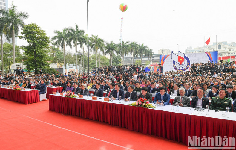 The delegates attend the opening ceremony for the press festival.