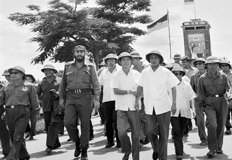 Cuban President Fidel Castro and Prime Minister Pham Van Dong visited Dong Ha Township in 1973. (File Photo)
