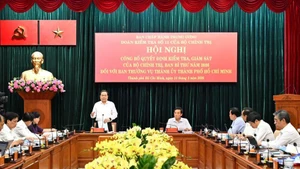 NA Chairman Tran Thanh Man chairs the meeting on March 14 to announce the decision by the Politburo and the Secretariat to conduct inspection and supervision for the Ho Chi Minh City Party Committee’s Standing Board. (Photo: sggp.org.vn)