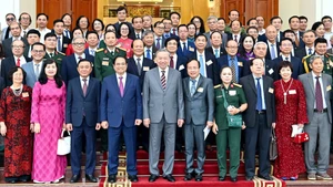 General Secretary To Lam, Prime Minister Pham Minh Chinh and other Party and State leaders with intellectuals, scientists, and artists.