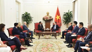 Minister of Foreign Affairs Le Hoai Trung meets with Canada's Minister of International Trade Maninder Sidhu on February 12, 2026. (Photo: Ministry of Foreign Affairs)