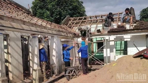 Joining hands to eliminate temporary and dilapidated houses for the poor