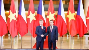 National Assembly Chairman Tran Thanh Man (R) welcomes President of the Senate of the Czech Republic’s Parliament Milos Vystrcil (Photo: VNA)