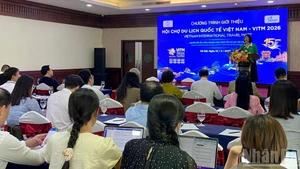 Deputy Director of the Viet Nam National Authority of Tourism Nguyen Thi Hoa Mai speaks at the event. (Photo: CHIEU ANH)