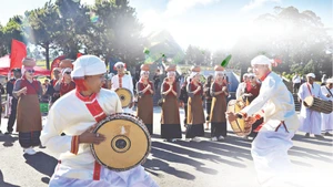 A cultrual performance by ethnic people