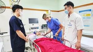 An emergency duty shift of foreign medical students at a medical facility in Viet Nam.