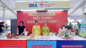 Display space showcasing Vietnamese products at the event. (Photo: Organising Committee)