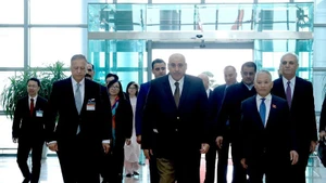 Speaker of the Jordanian House of Representatives Mazen Turki El Qadi (centre) arrives at Noi Bai International Airport in Ha Noi on February 2 afternoon. (Photo: VNA)