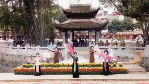 Traditional art performance at the Temple of Literature in Ha Noi. (Photo: Management Board)