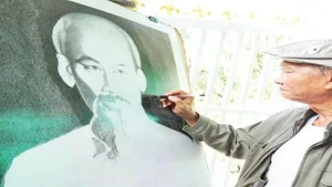After half a century of painting Uncle Ho's portrait, artist Vo Dong Minh has completed the greatest work of his life. (Photo: DAI DUONG)