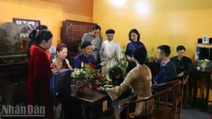 The space introducing the cultural life of Hanoians during Tet attracts large numbers of visitors.