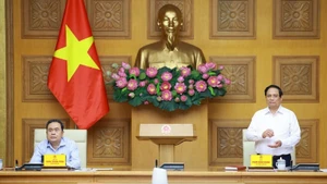 Prime Minister Pham Minh Chinh (R) speaks at the conference (Photo: VNA)
