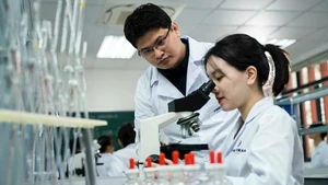 Scientific research activities with modern equipment at Phenikaa University. (Photo: Kim Bach/Nhan Dan Newspaper)