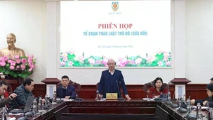 Deputy Minister of Justice Phan Chi Hieu speaks at a meeting of the Drafting Committee for the Law on the Capital (amended). (Photo: TL)