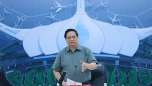 Prime Minister Pham Minh Chinh speaks at a working session with contractors and construction units of the Long Thanh International Airport project on December 14, 2025 (Photo; VNA)