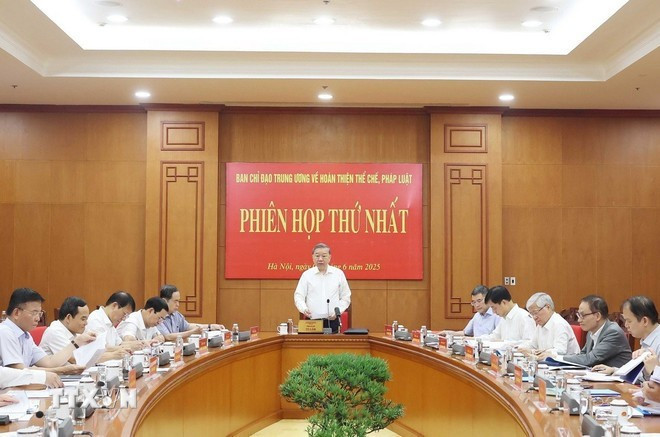Party General Secretary To Lam, head of the central steering committee for perfecting institutions and laws, chairs the first meeting of the committee in Ha Noi on June 5. (Photo: VNA) Party General Secretary To Lam, head of the central steering committee for perfecting institutions and laws, chairs the first meeting of the committee in Ha Noi on June 5. (Photo: VNA)