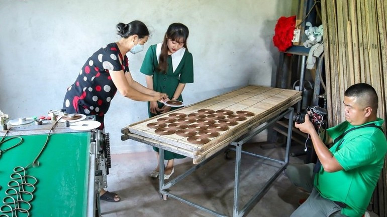 Cao Village welcomes visitors keen to witness and engage with the time-honoured craft of incense making a1-8461-4465.jpg