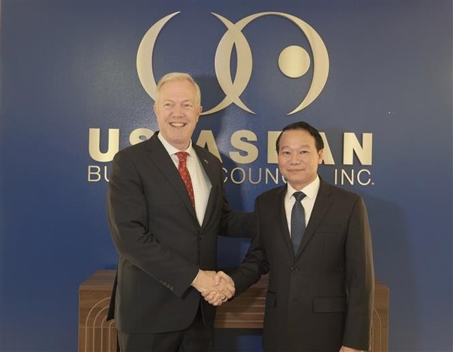 Vietnamese Minister of Agriculture and Environment Do Duc Duy (right) and USABC President and CEO Ted Osius (Photo: VNA) Vietnamese Minister of Agriculture and Environment Do Duc Duy (right) and USABC President and CEO Ted Osius (Photo: VNA)