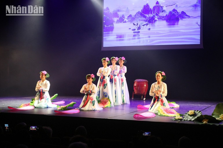 An art performance at the festival 9-1-1.jpg