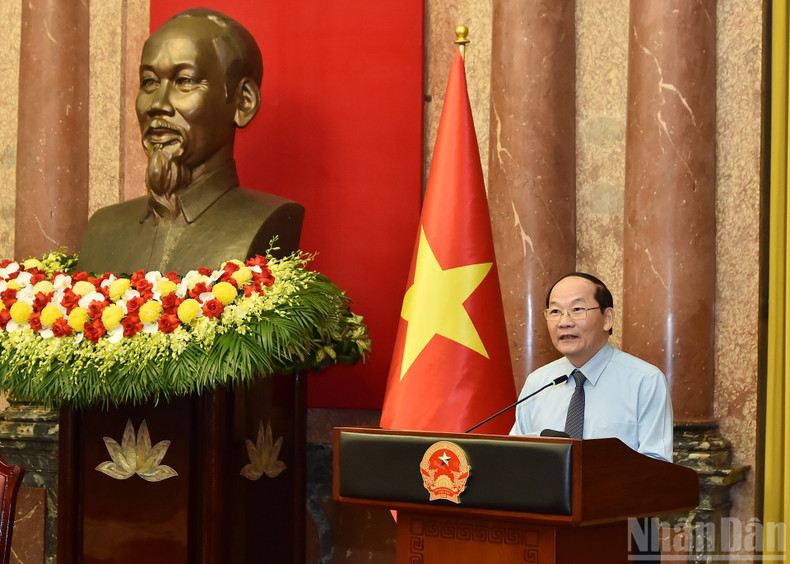 Chair of VAPE's branch in Quang Tri Province, Tran Xuan Vinh, speaks at the meeting Chair of VAPE's branch in Quang Tri Province, Tran Xuan Vinh, speaks at the meeting
