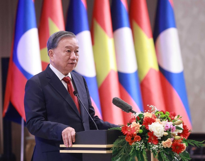 Party General Secretary To Lam addresses the state banquet hosted by General Secretary of the Lao People’s Revolutionary Party (LPRP) and President of Laos Thongloun Sisoulith and his spouse in Vientiane on December 1 evening. Photo: VNA