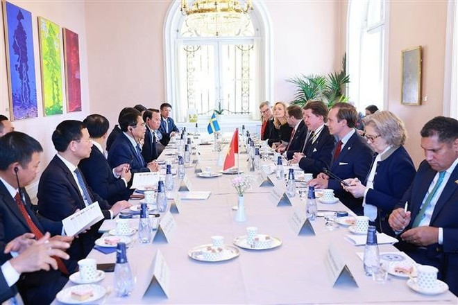 Prime Minister Pham Minh Chinh has a meeting with Speaker of the Riksdag (Swedish parliament) Andreas Norlén in Stockholm on June 12. (Photo: VNA) Prime Minister Pham Minh Chinh has a meeting with Speaker of the Riksdag (Swedish parliament) Andreas Norlén in Stockholm on June 12. (Photo: VNA)