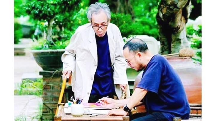 Painter Thanh Chuong, and his father - writer Kim Lan. Photo: NGUYEN DINH TOAN) 93.jpg