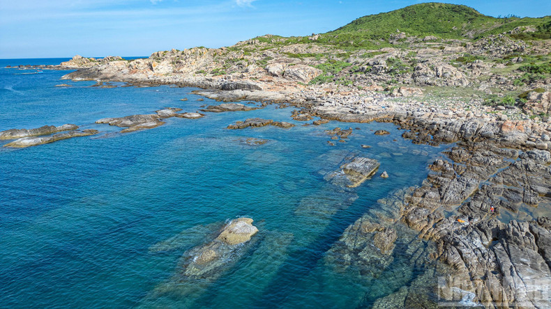 The island is renowned for its pristine nature and spectacular scenery, earning the nickname "only half a step away from paradise." dalk-lak-3.jpg