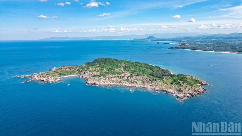 Cu Lao Mai Nha, a small island in Phu Yen Province, which is now merged with Dak Lak Province, is located about 2km from the fishing village of Phuoc Dong. dalk-lak-2.jpg