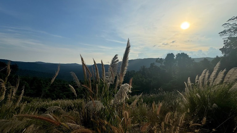 The breathtaking sunset at Chua Mountain Peak.