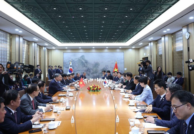 Party General Secretary To Lam has a meeting with National Assembly Speaker of the Republic of Korea (RoK) Woo Won Sik in Seoul on August 12. (Photo: VNA) Party General Secretary To Lam has a meeting with National Assembly Speaker of the Republic of Korea (RoK) Woo Won Sik in Seoul on August 12. (Photo: VNA)