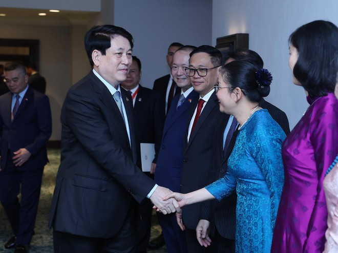 State President Luong Cuong and Vietnamese Ambassadors to African countries. (Photo: VNA) State President Luong Cuong and Vietnamese Ambassadors to African countries. (Photo: VNA)