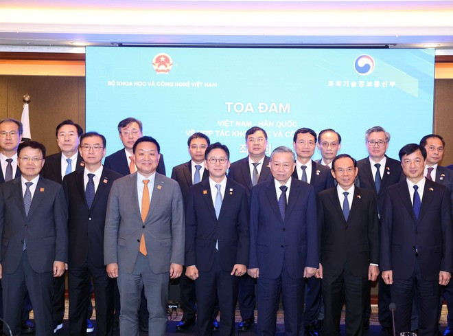 The Vietnamese delegation at the event (Photo: VNA) The Vietnamese delegation at the event (Photo: VNA)
