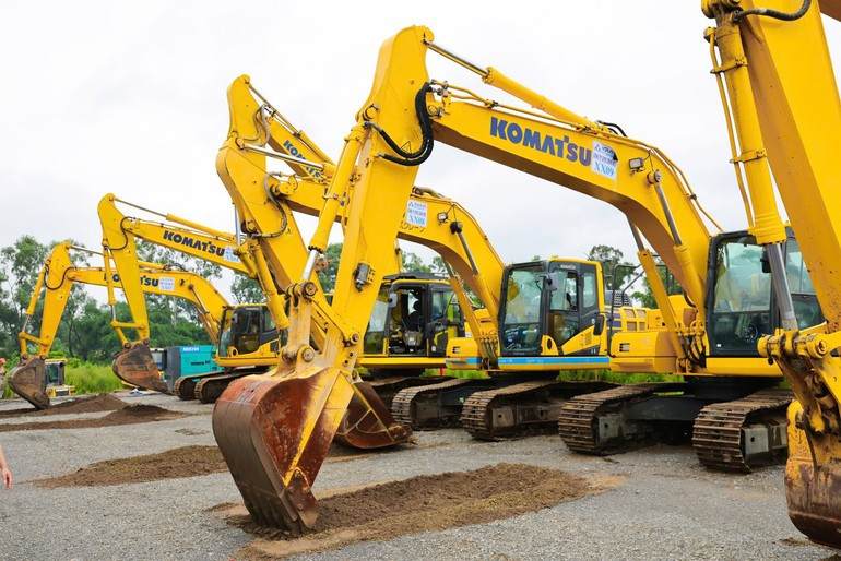 at the groundbreaking ceremony for the social housing project for workers at the Yen My II Industrial Park imagehy2.jpg