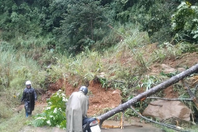 Landslide occurs in Mo Rai commune, Quang Ngai province on September 22. (Photo: VNA) Landslide occurs in Mo Rai commune, Quang Ngai province on September 22. (Photo: VNA)