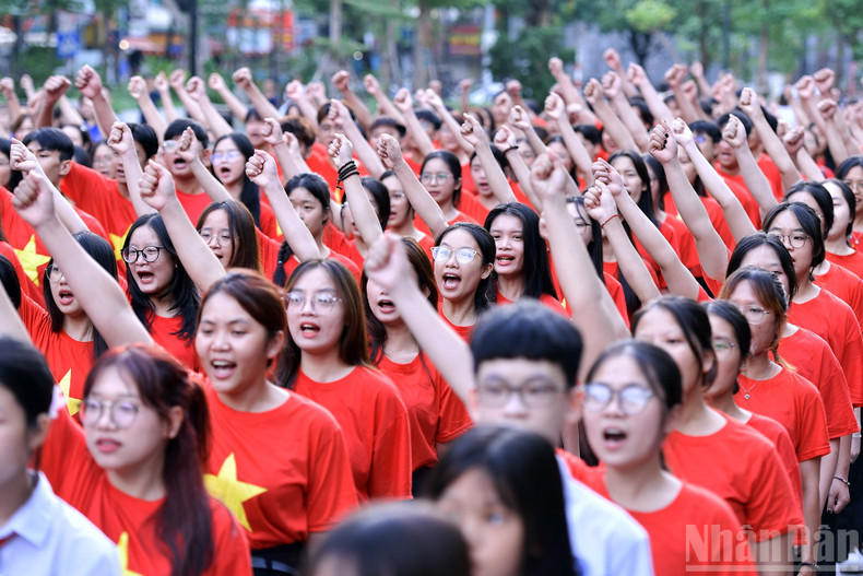 The campaign encourages youth union members to express patriotism and national pride through photography, short videos about the homeland, and visits to historic revolutionary sites. image-chaoco8.jpg