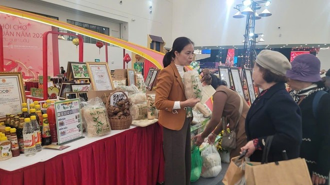 OCOP products from Ha Noi's Hoai Duc vermicelli craft village showcased at a local fair. (Photo: VNA)